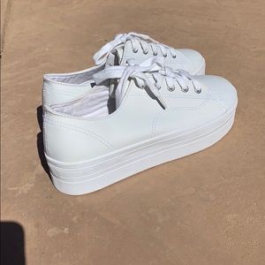 White platform sneaker size 10